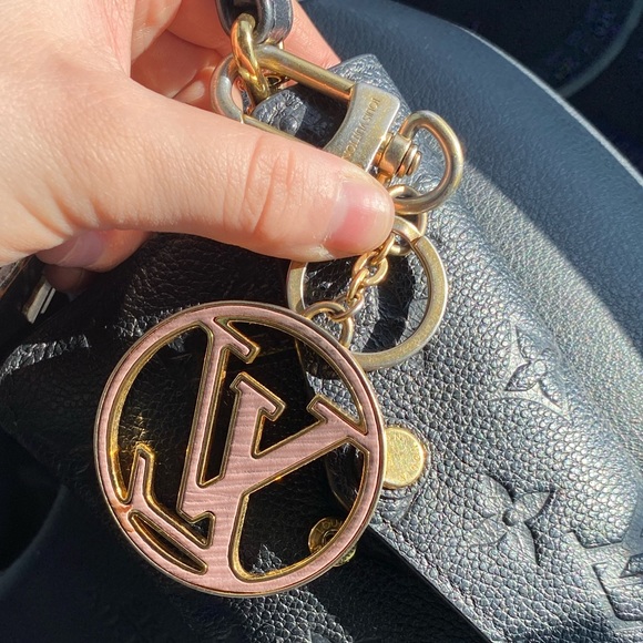 Louis Vuitton wristlet with leather wristlet and Louis Vuitton Keychain - Picture 5 of 11